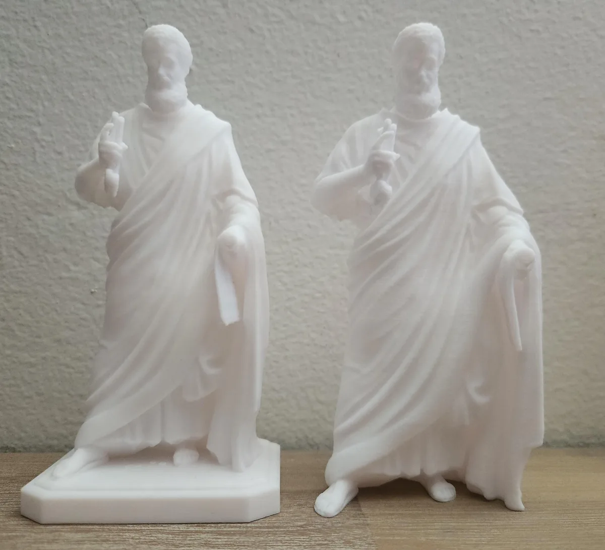 Saint Peter statue holding the keys of heaven