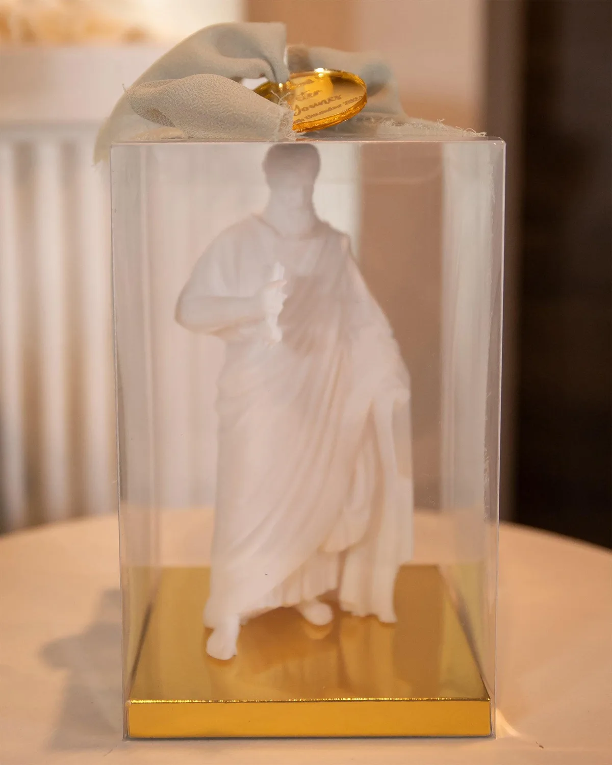 Saint Peter statue holding the keys of heaven