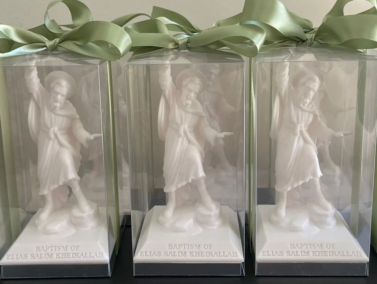 Detail of sculptural favours and matching pale green bows
